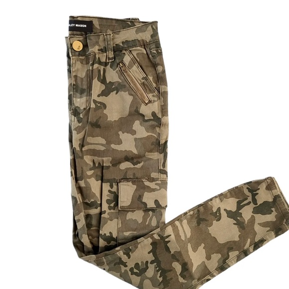 Ashley Mason Denim - Ashley Mason Cargo Camouflage Green Pants- Size 5/27